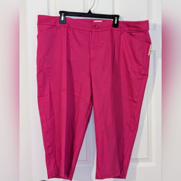 St. John's Bay Secretly Slender Mid Rise Plus Capris Pink Size 24W NWT - Picture 3 of 11